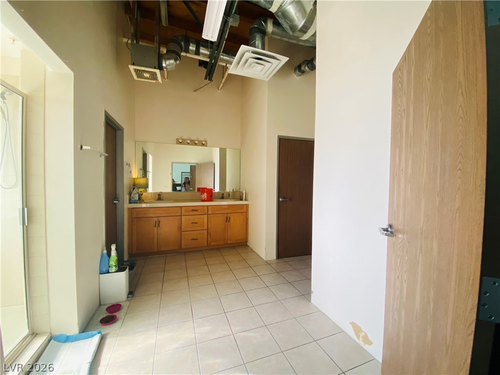 Photo 16 of 29, 4080 E Post Road #C-3