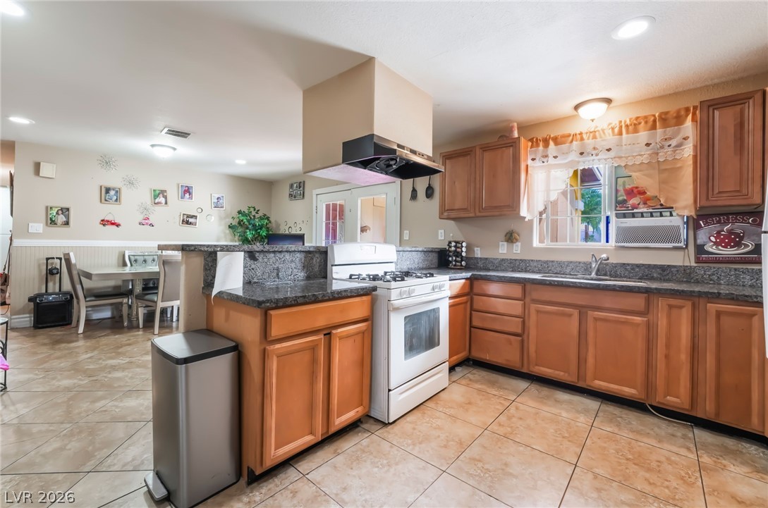 Photo 8 of 38, 1413 S 17th Street