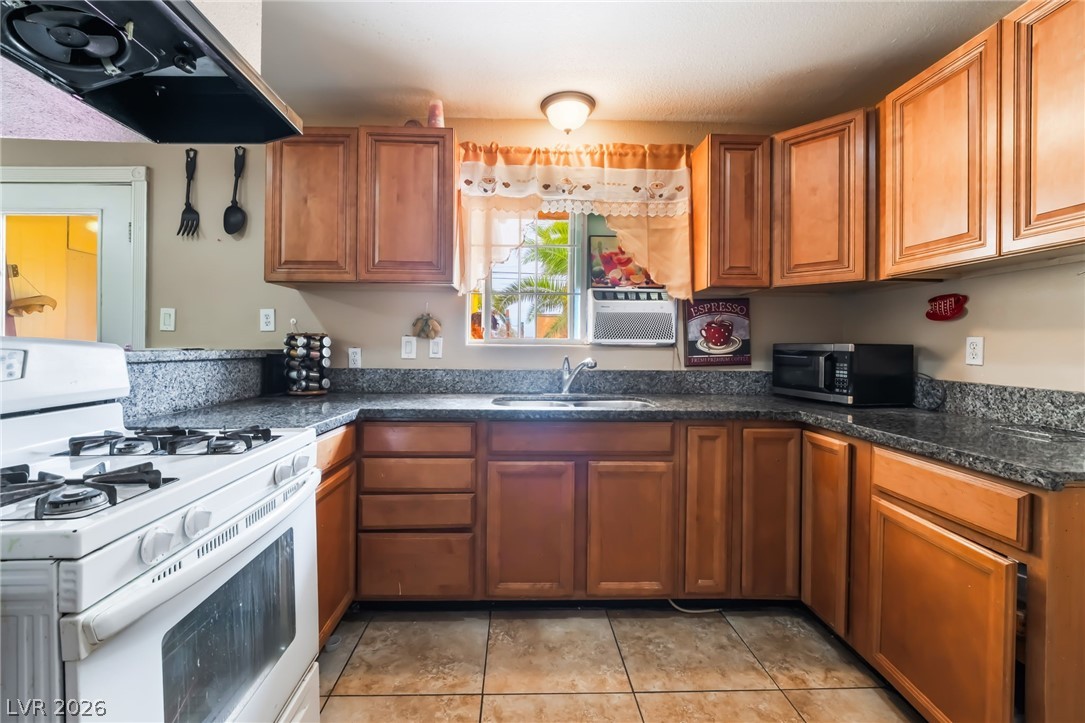 Photo 9 of 38, 1413 S 17th Street