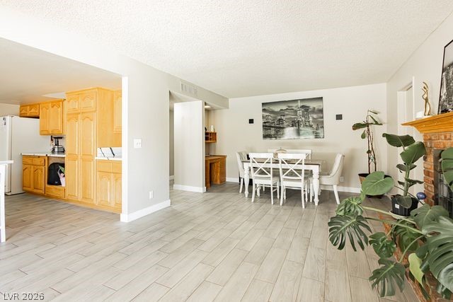 Photo 11 of 37, 5445 El Roble Court