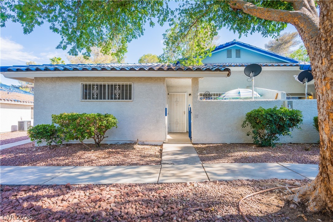 2124 Willowbury Drive #B, Las Vegas