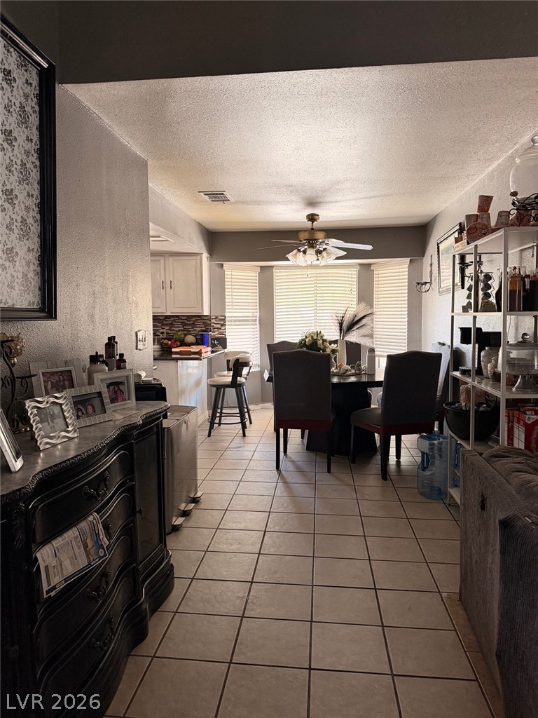 Photo 8 of 10, 1819 Shagbark Lane