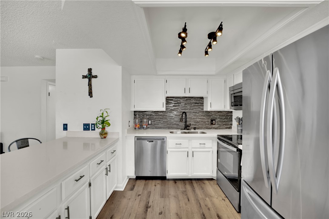 Photo 12 of 24, 929 Rockview Drive #202