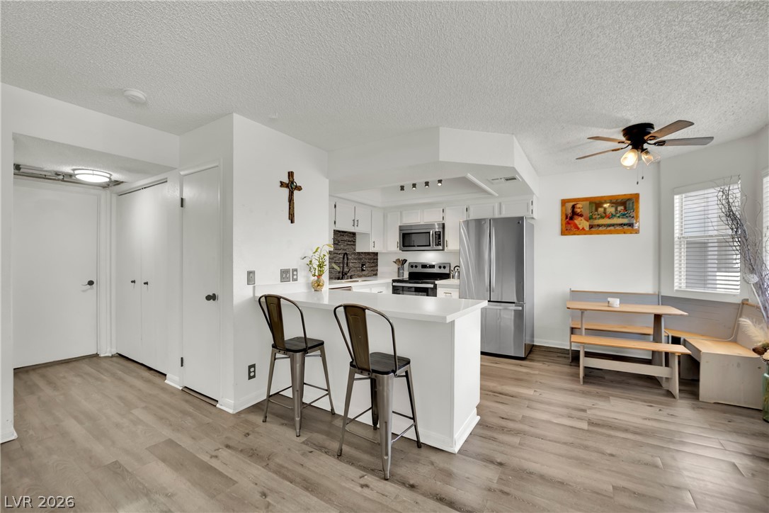 Photo 9 of 24, 929 Rockview Drive #202