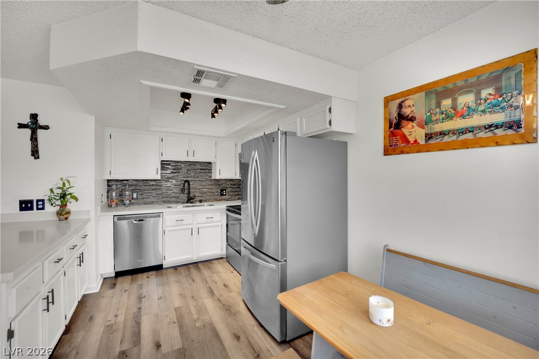 Photo 11 of 24, 929 Rockview Drive #202