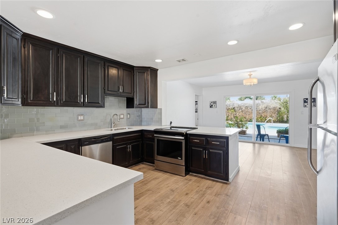 Photo 4 of 909 Canosa Avenue