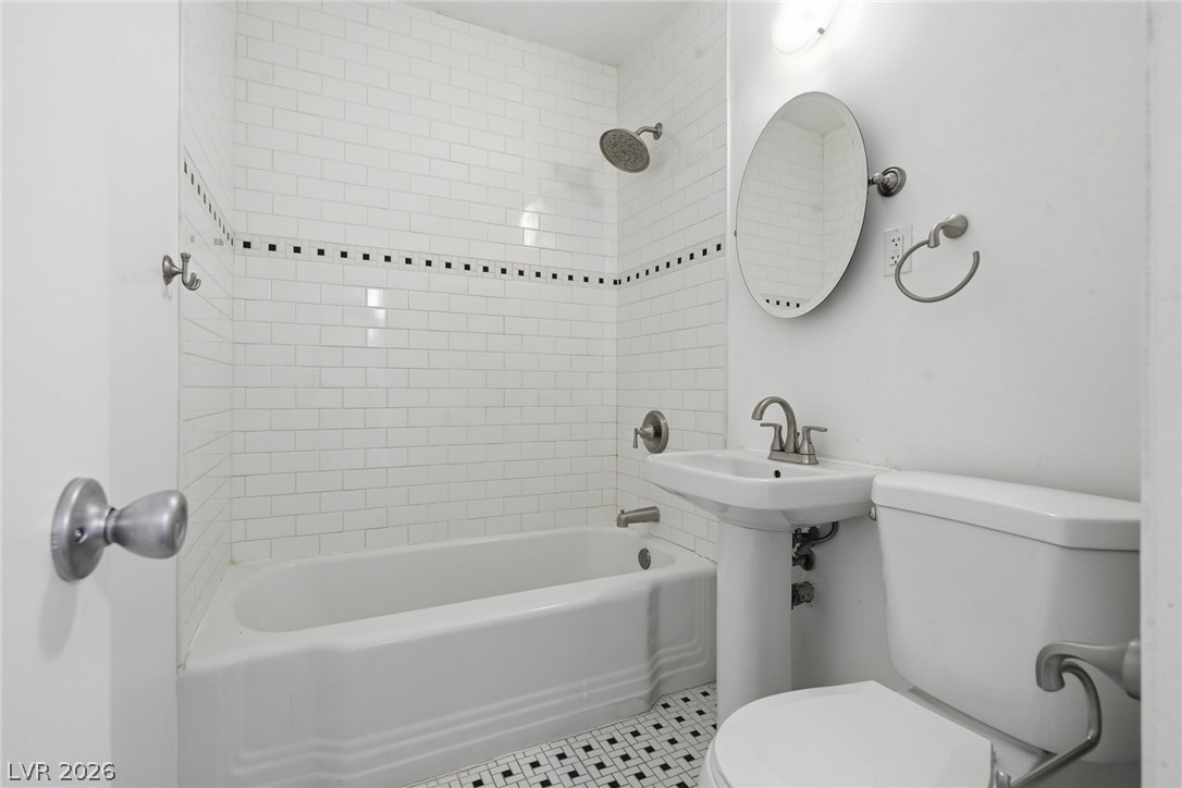Photo 45 of 63, 909 Canosa Avenue