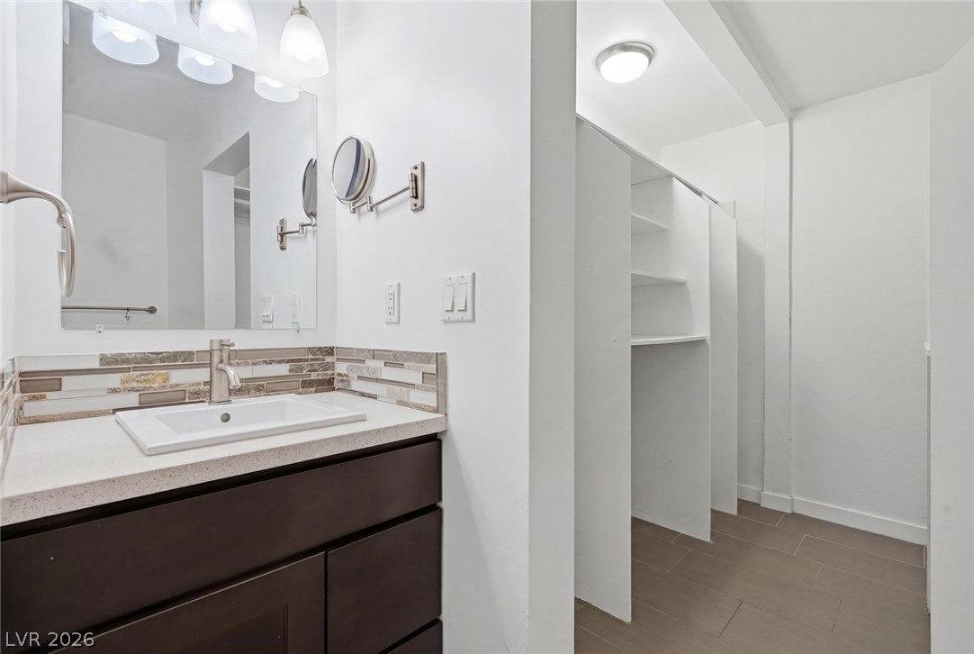Photo 37 of 63, 909 Canosa Avenue