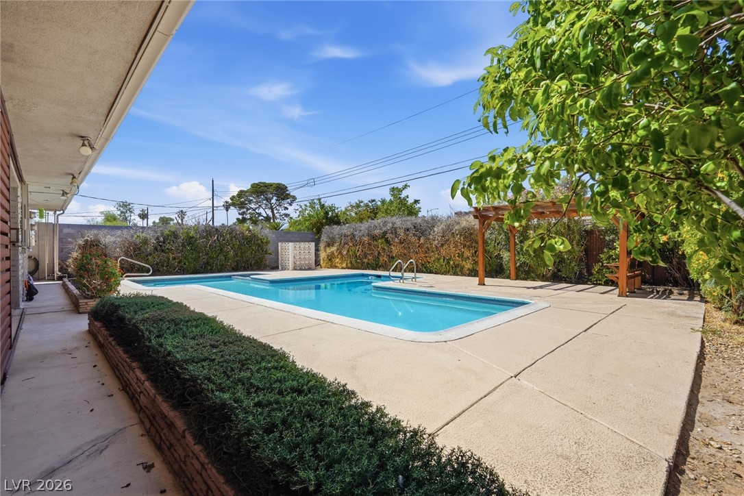 Photo 16 of 63, 909 Canosa Avenue