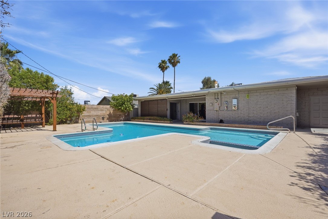 Photo 51 of 63, 909 Canosa Avenue