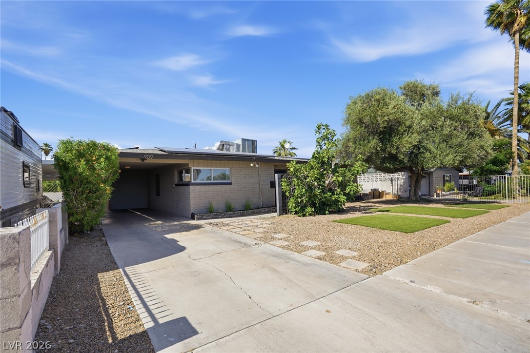 Photo 19 of 63, 909 Canosa Avenue