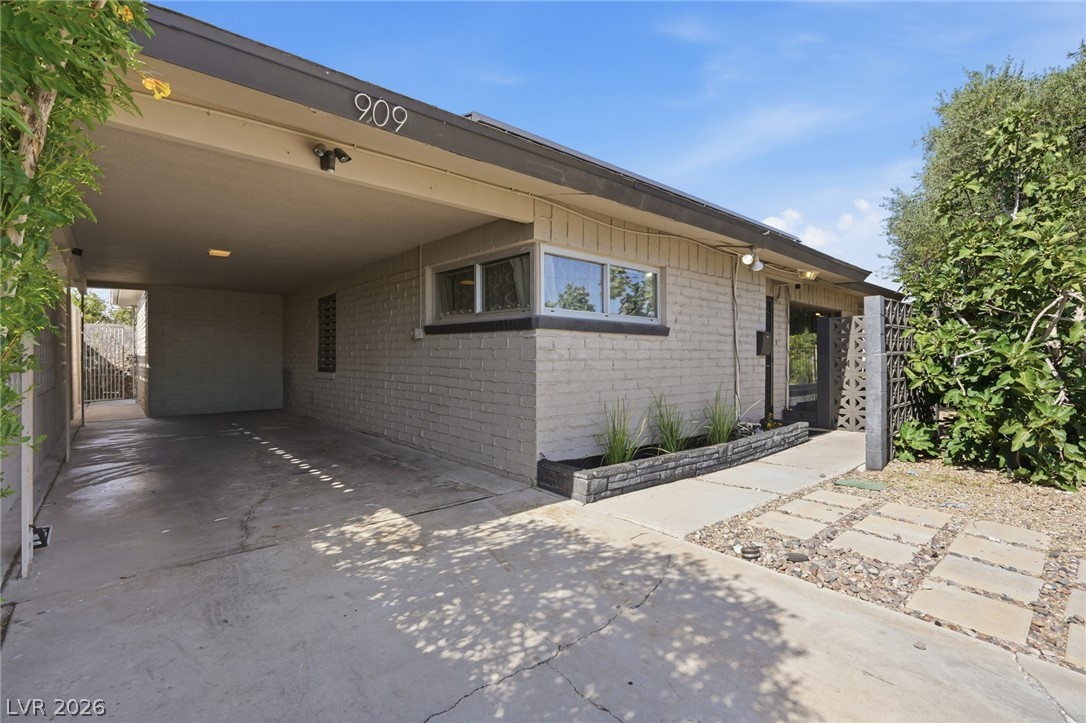 Photo 20 of 63, 909 Canosa Avenue