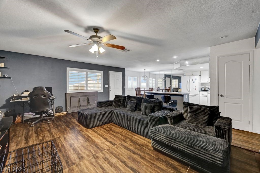 Photo 3 of 7600 Cromberg Avenue #201