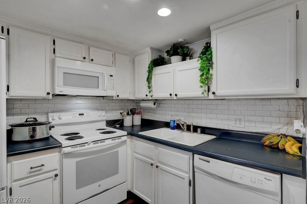 Photo 10 of 34, 7600 Cromberg Avenue #201