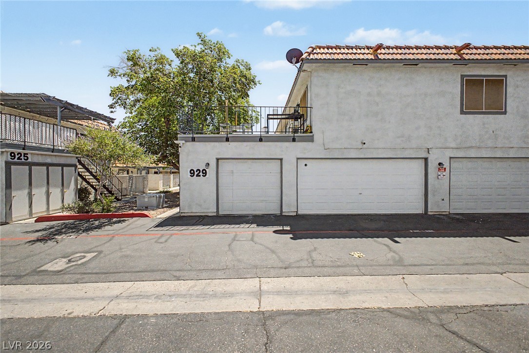 929 Willow Tree Drive #D, Las Vegas 89128
