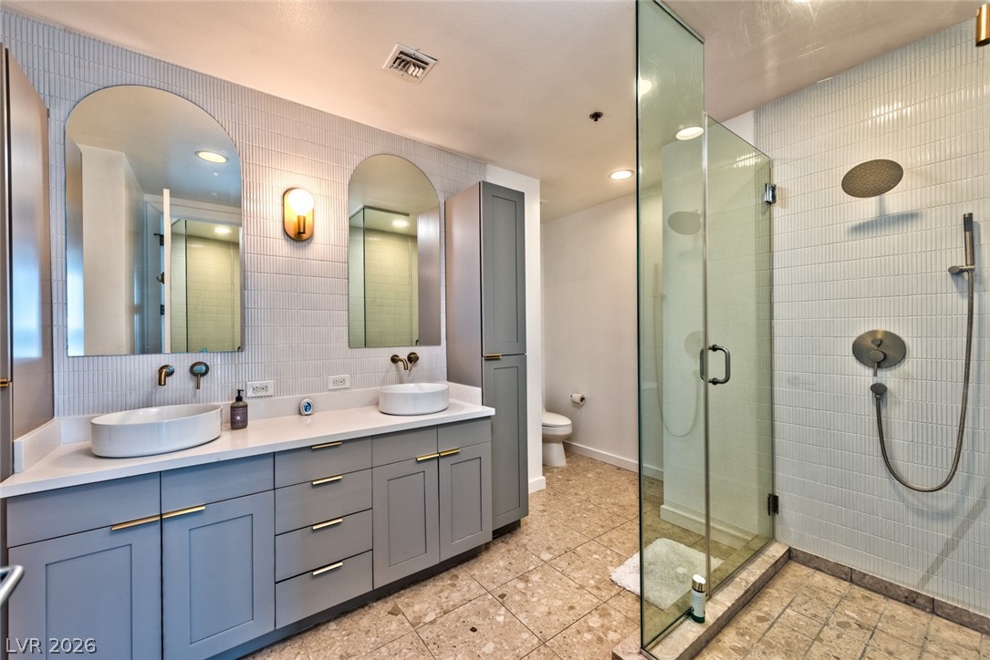 Photo 9 of 27, 4575 Dean Martin Drive #805