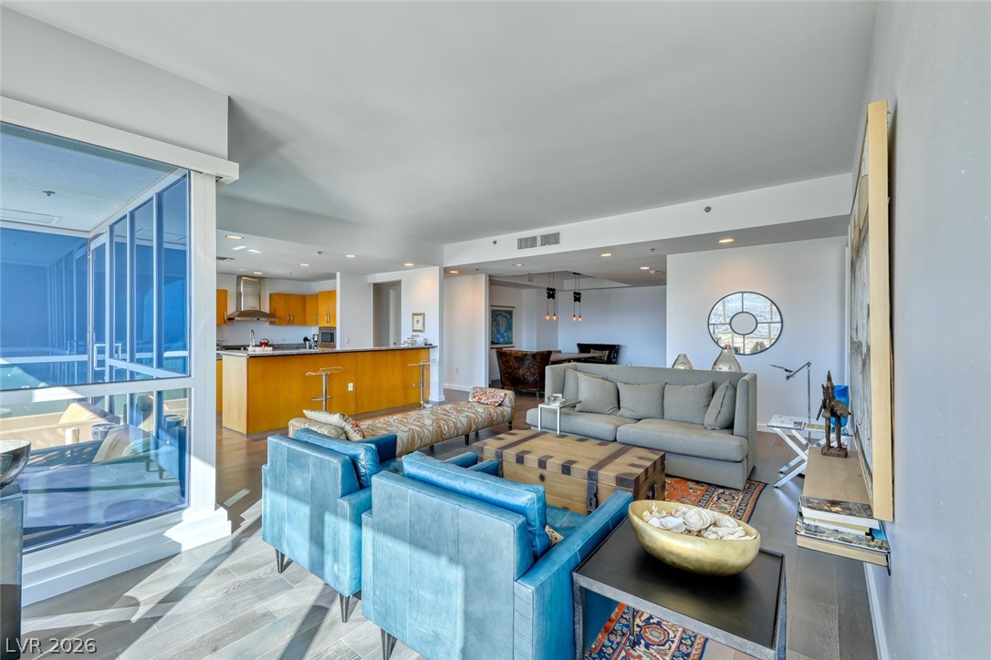 Photo 11 of 44, 4525 Dean Martin Drive #2806