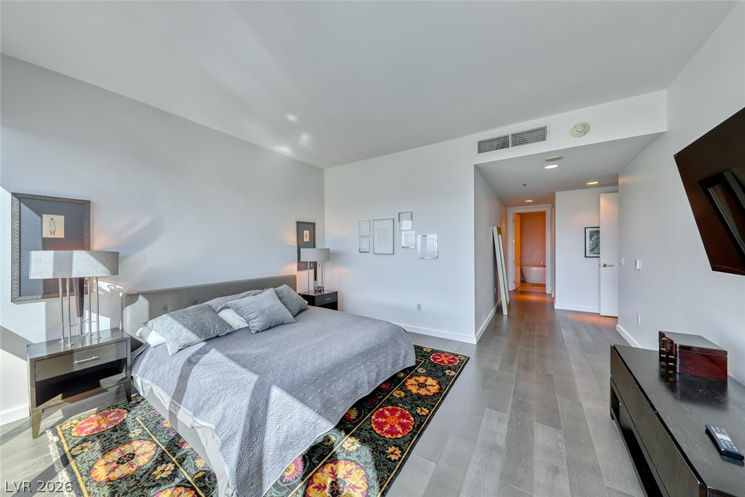 Photo 17 of 44, 4525 Dean Martin Drive #2806