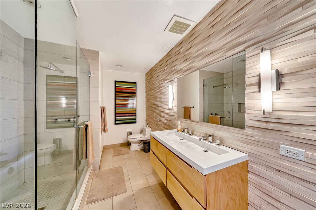 Photo 19 of 44, 4525 Dean Martin Drive #2806