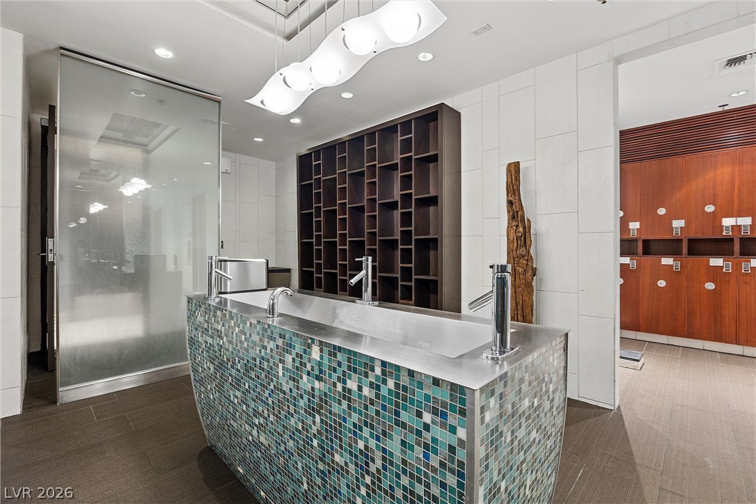Photo 33 of 44, 4525 Dean Martin Drive #2806