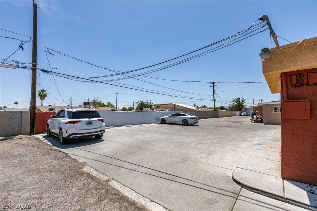 Photo 8 of 46, 1329 S Eastern Avenue