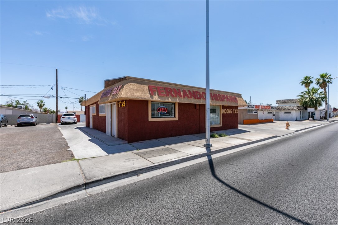Photo 11 of 46, 1329 S Eastern Avenue