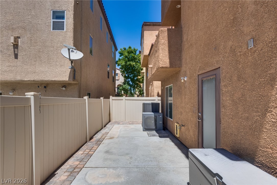 Photo 5 of 10817 Holmfield Street