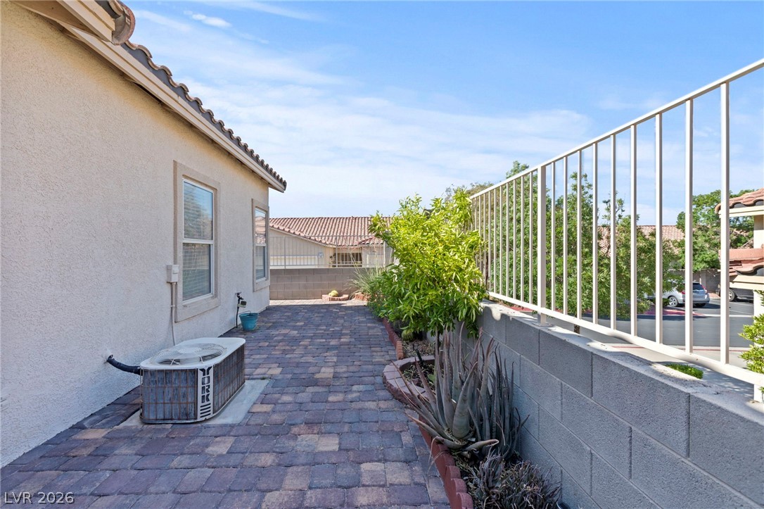 Photo 38 of 50, 3352 Kylemore Street #103