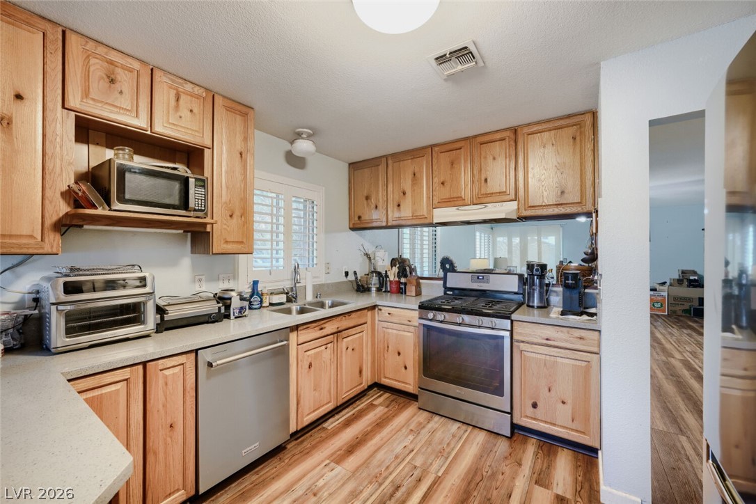 Photo 9 of 28, 7119 Montcliff Avenue