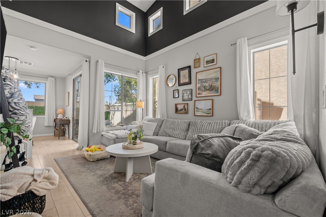 Photo 5 of 7648 Belhurst Avenue