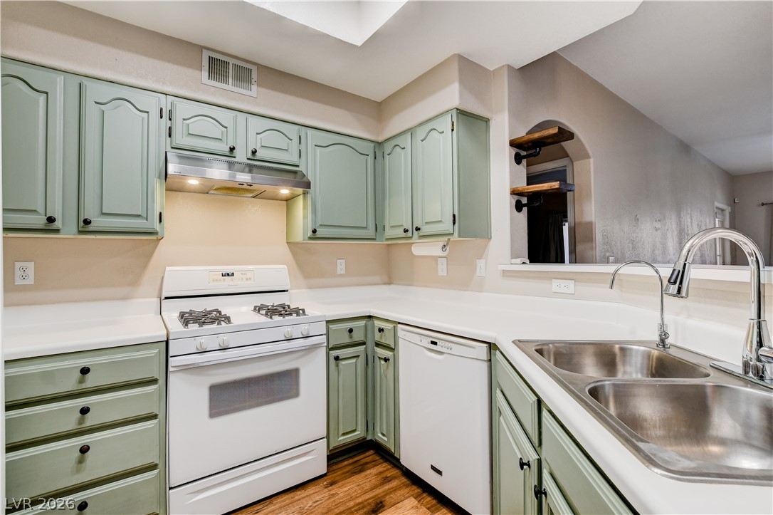 Photo 6 of 19, 3320 S Fort Apache Road #130