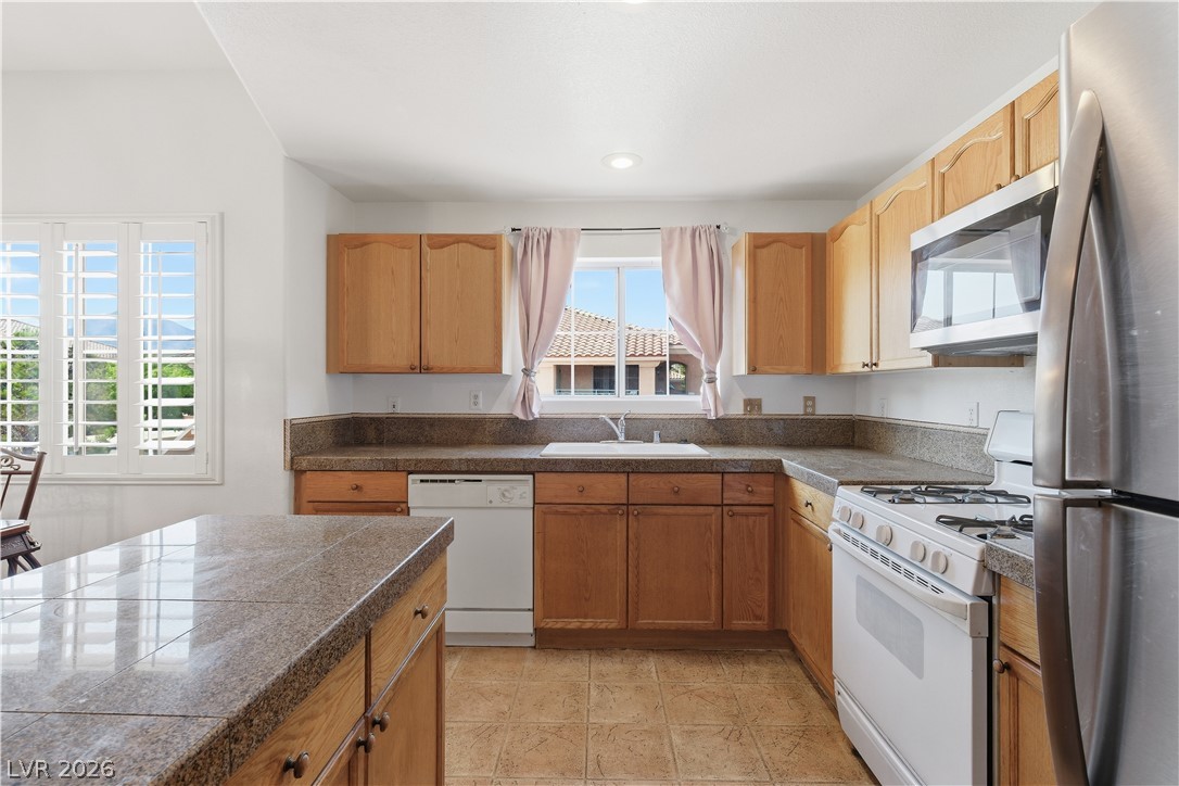 Photo 10 of 30, 424 Pine Haven Street #202