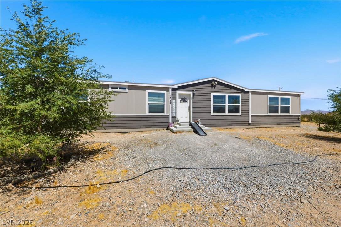 Photo 2 of 1295 E Nickel Avenue