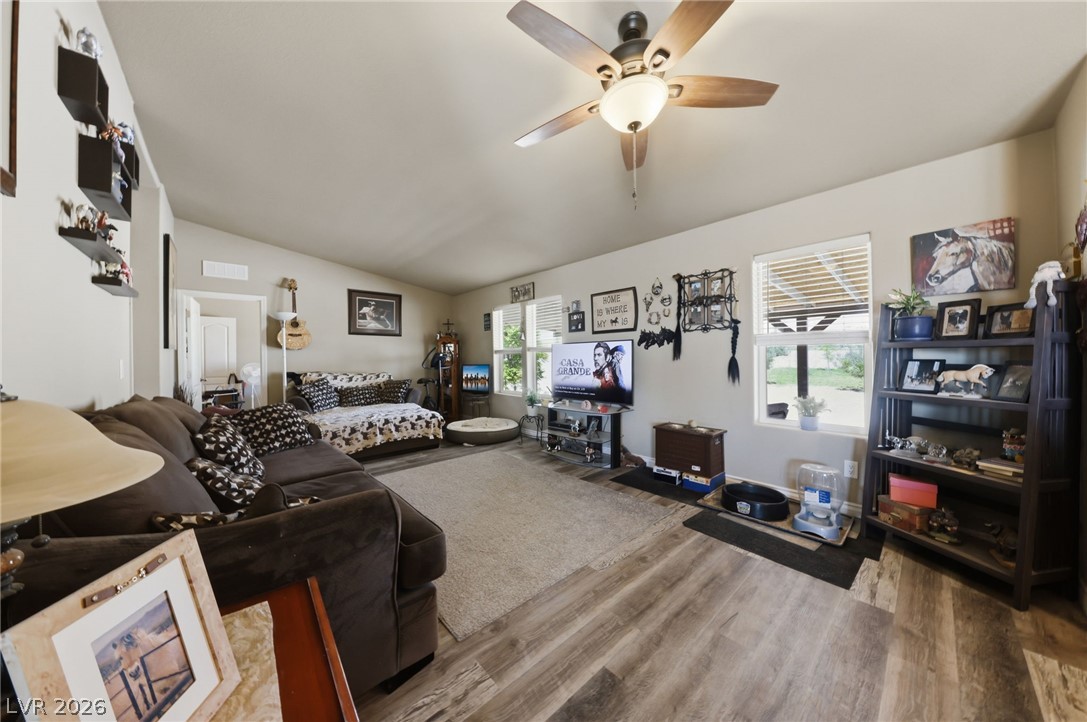 Photo 9 of 43, 1295 E Nickel Avenue
