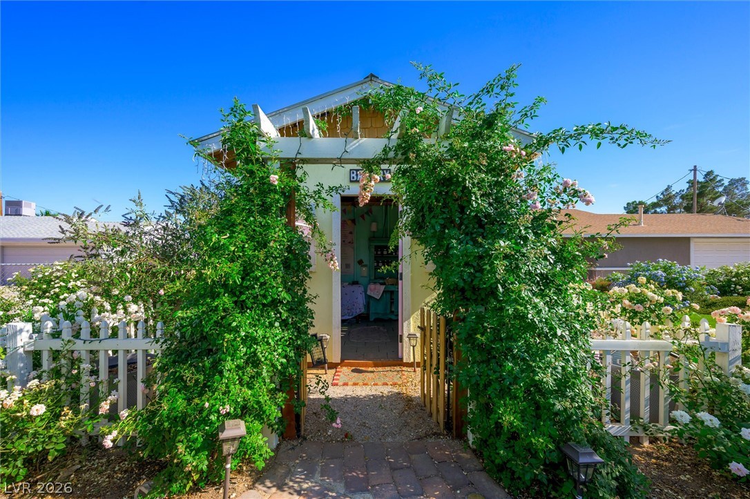 Photo 7 of 60, 4709 W San Miguel Avenue