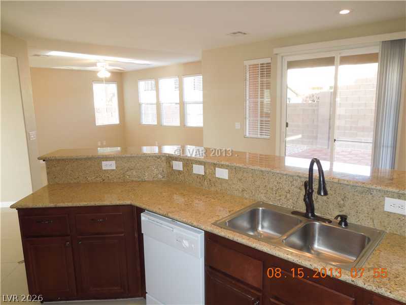 Photo 4 of 5749 Blackbirch Street