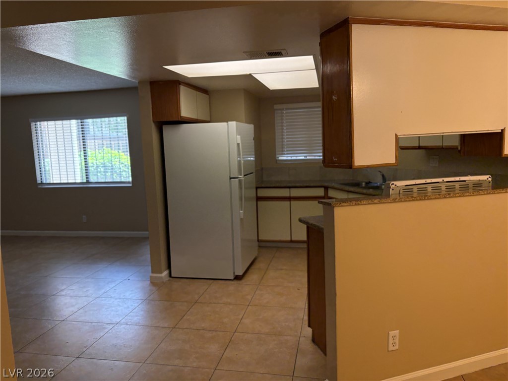 Photo 7 of 33, 2080 Karen Avenue #17