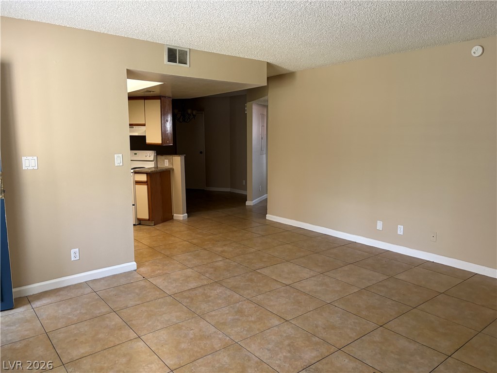 Photo 11 of 33, 2080 Karen Avenue #17