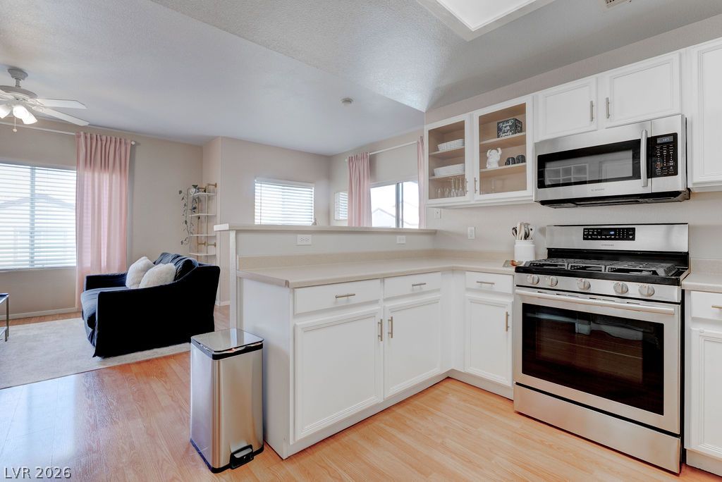 Photo 10 of 28, 9580 W Reno Avenue #221