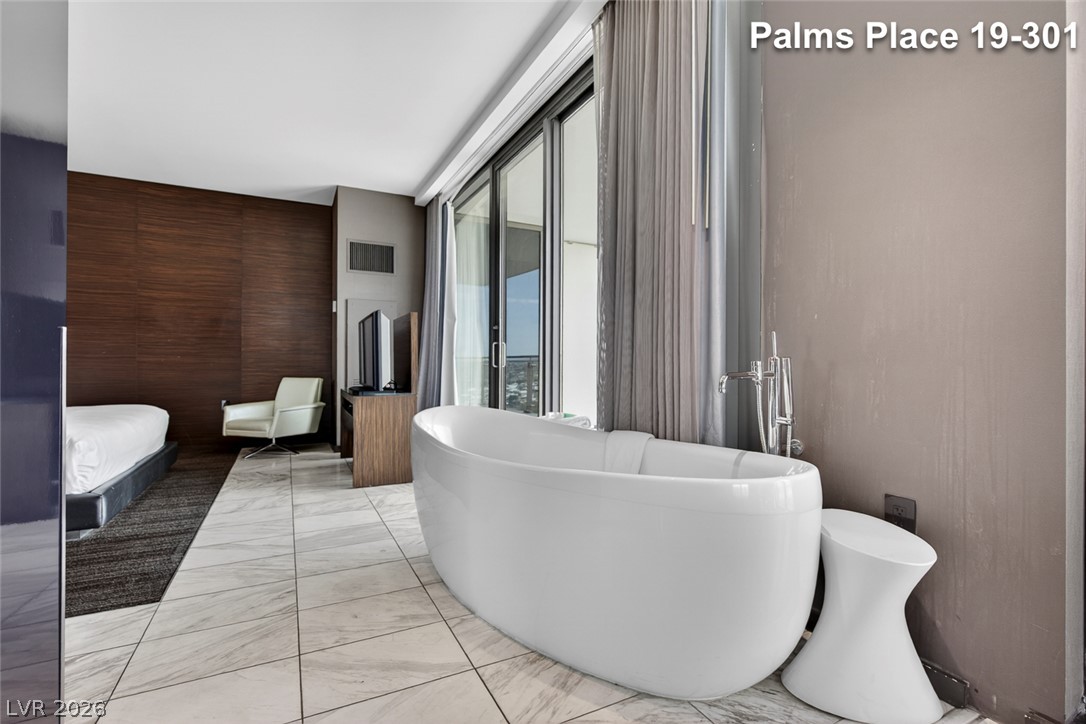 Photo 31 of 54, 4381 W Flamingo Road #1901