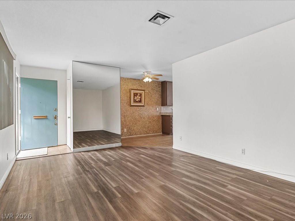 Photo 8 of 35, 310 Greenbriar Townhouse Way