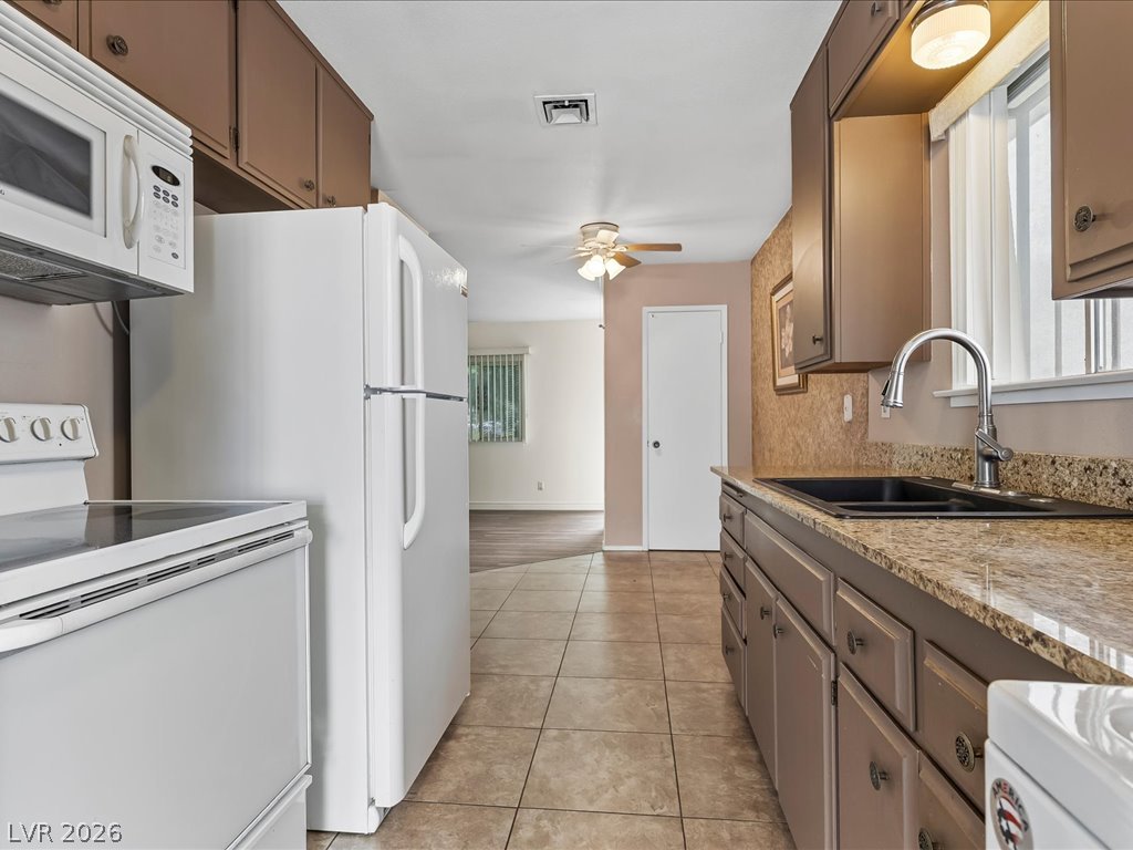 Photo 13 of 35, 310 Greenbriar Townhouse Way