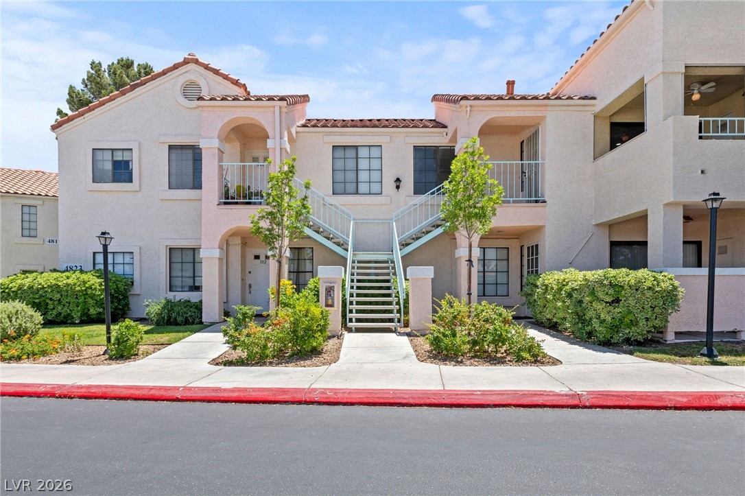 Photo 2 of 4823 S Torrey Pines Drive #203