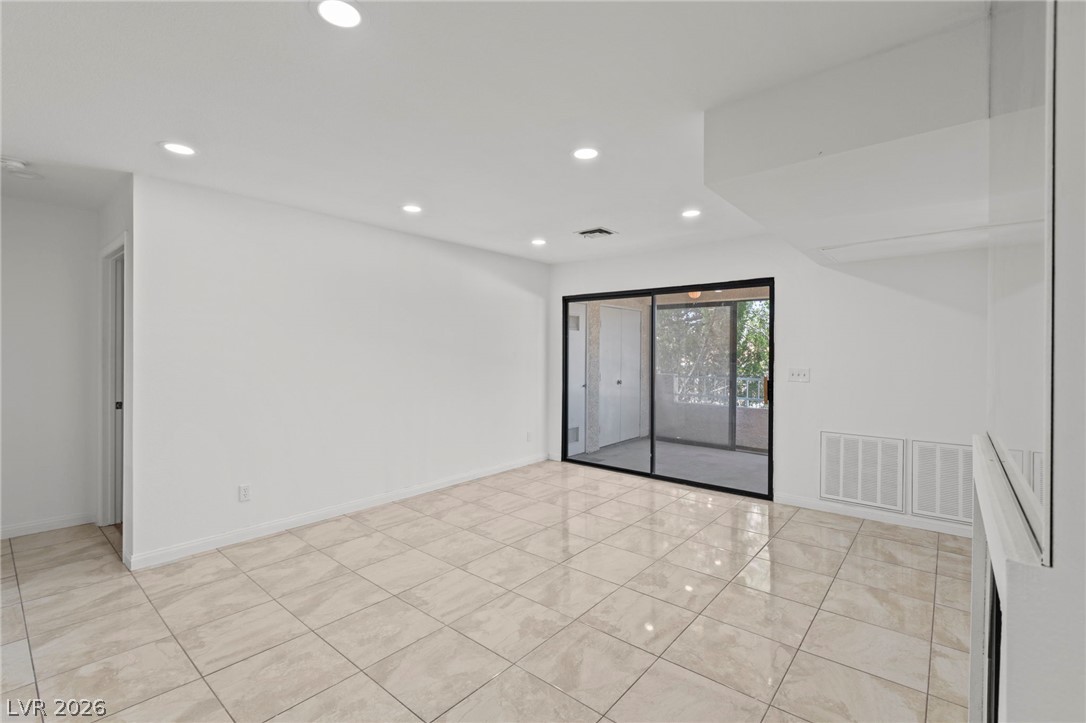 Photo 7 of 46, 4823 S Torrey Pines Drive #203