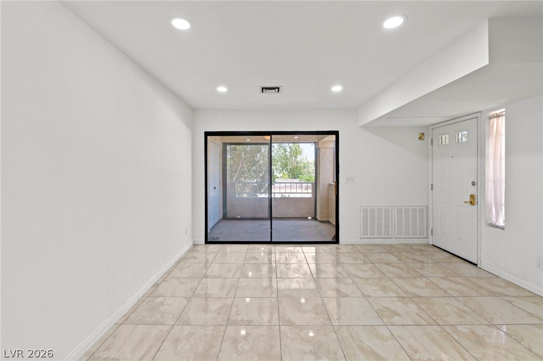 Photo 8 of 46, 4823 S Torrey Pines Drive #203