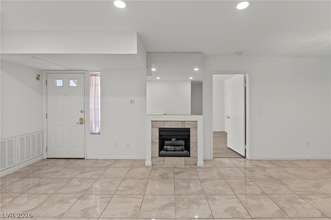 Photo 9 of 46, 4823 S Torrey Pines Drive #203