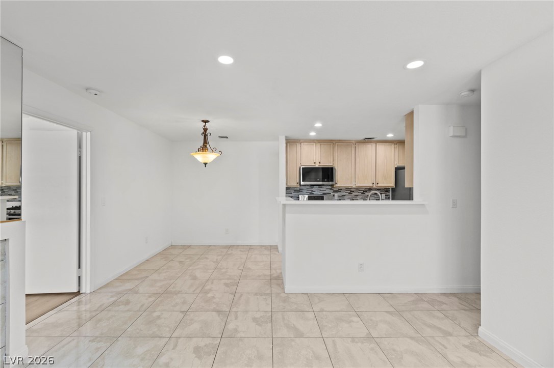 Photo 10 of 46, 4823 S Torrey Pines Drive #203
