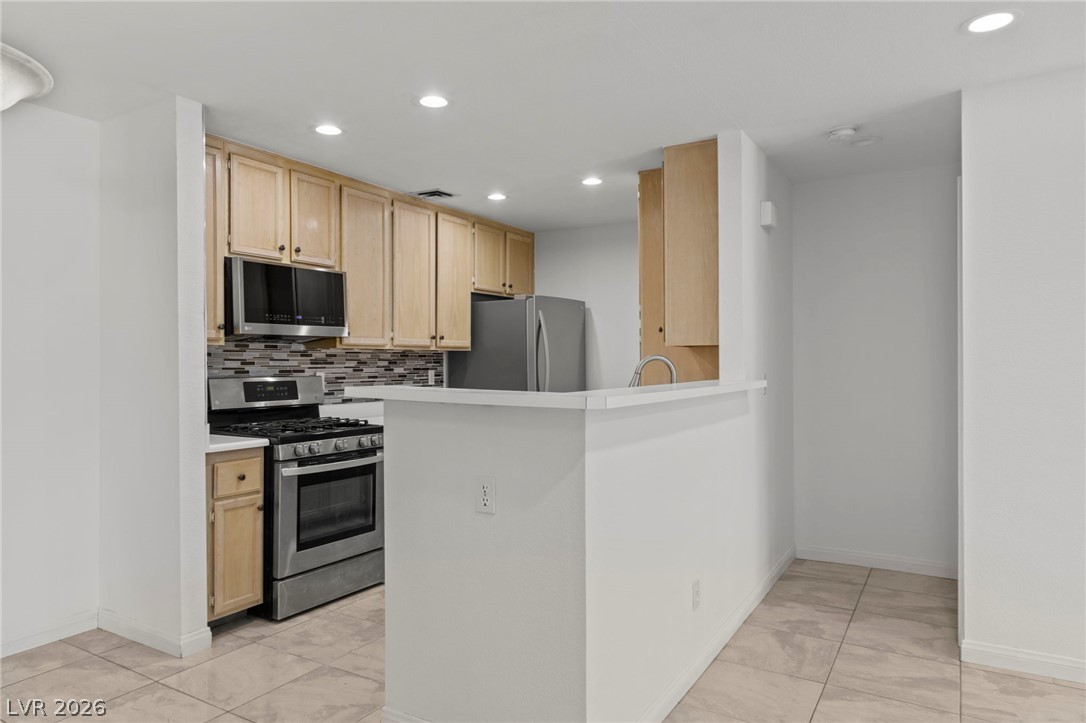 Photo 24 of 46, 4823 S Torrey Pines Drive #203
