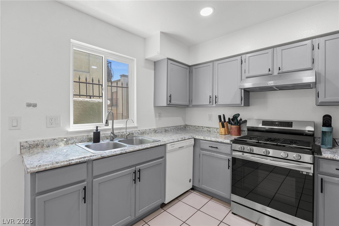 Photo 6 of 26, 7066 Burcot Avenue #59