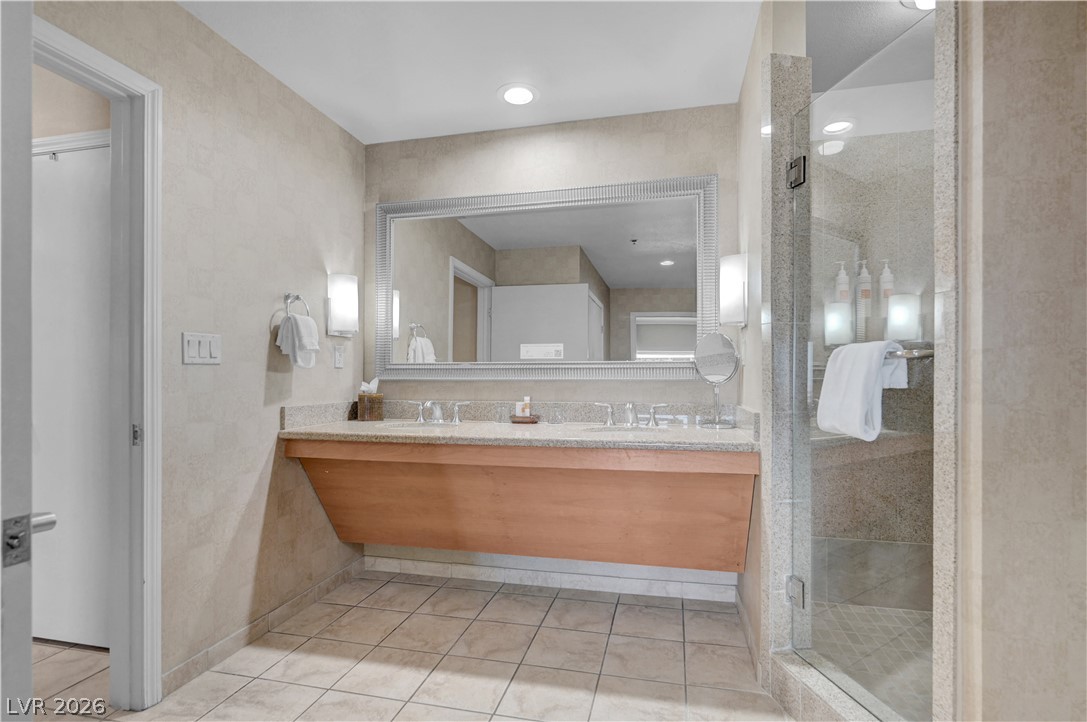Photo 10 of 28, 211 E Flamingo Road #1211